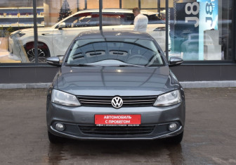 Подержанный автомобиль Volkswagen Jetta Sedan 2013 года (2 фото)