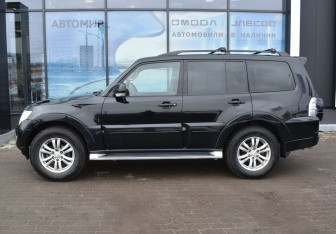 Подержанный автомобиль Mitsubishi Pajero 2013 года (8 фото)