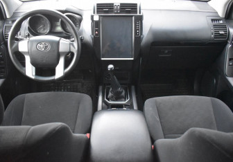 Подержанный автомобиль Toyota Land Cruiser Prado 2017 года (12 фото)