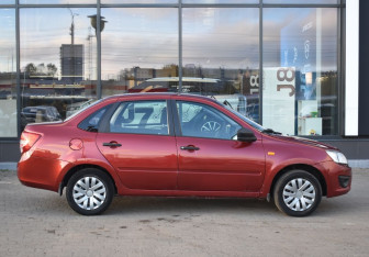 Подержанный автомобиль LADA (ВАЗ) Granta Sedan 2017 года (4 фото)