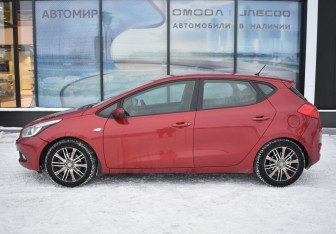 Подержанный автомобиль Kia Ceed Hatchback 2013 года (8 фото)