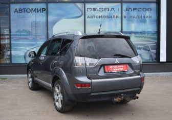 Подержанный автомобиль Mitsubishi Outlander 2007 года (7 фото)