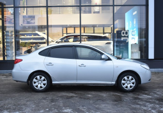 Подержанный автомобиль Hyundai Elantra Sedan 2008 года (4 фото)