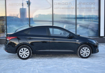 Подержанный автомобиль Hyundai Solaris Sedan 2022 года (4 фото)