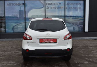 Подержанный автомобиль Nissan Qashqai+2 2013 года (6 фото)