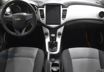 Подержанный автомобиль Chevrolet Cruze Sedan 2011 года (12 фото)