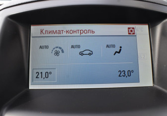 Подержанный автомобиль Opel Insignia Sedan 2013 года (17 фото)