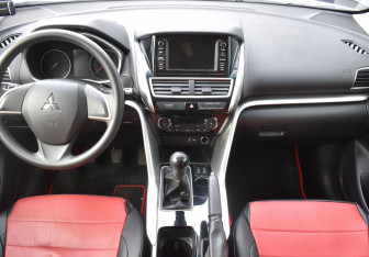 Подержанный автомобиль Mitsubishi Eclipse Cross 2018 года (12 фото)
