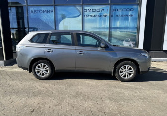 Подержанный автомобиль Mitsubishi Outlander 2012 года (4 фото)