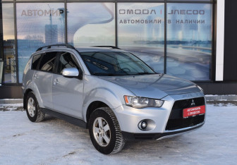 Подержанный автомобиль Mitsubishi Outlander 2011 года (3 фото)
