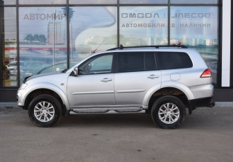 Подержанный автомобиль Mitsubishi Pajero Sport 2013 года (8 фото)