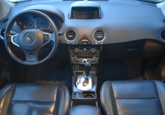 Подержанный автомобиль Renault Koleos 2011 года (13 фото)