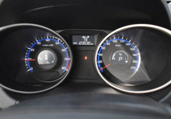 Подержанный автомобиль Hyundai ix35 2011 года (18 фото)
