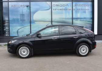Подержанный автомобиль Ford Focus Hatchback 2011 года (8 фото)