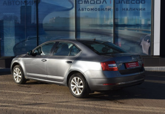 Подержанный автомобиль Skoda Octavia Liftback 2018 года (7 фото)