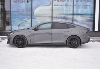 Подержанный автомобиль Changan UNI-V 2024 года (8 фото)