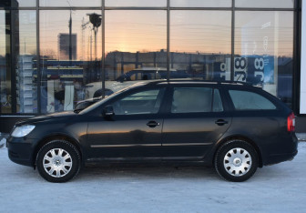 Подержанный автомобиль Skoda Octavia Wagon 2010 года (8 фото)