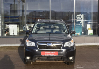 Подержанный автомобиль Subaru Forester Suv 2014 года (2 фото)
