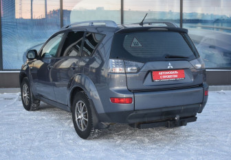 Подержанный автомобиль Mitsubishi Outlander 2008 года (7 фото)