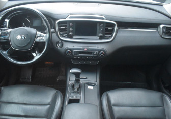 Подержанный автомобиль Kia Sorento 2018 года (12 фото)