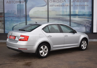 Подержанный автомобиль Skoda Octavia Liftback 2019 года (5 фото)