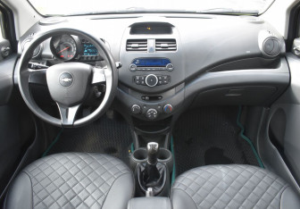 Подержанный автомобиль Chevrolet Spark 2011 года (14 фото)
