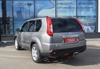Подержанный автомобиль Nissan X-Trail 2011 года (7 фото)