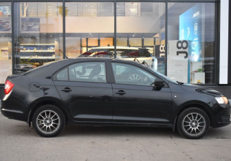 Подержанный автомобиль Skoda Rapid Liftback 2014 года (4 фото)