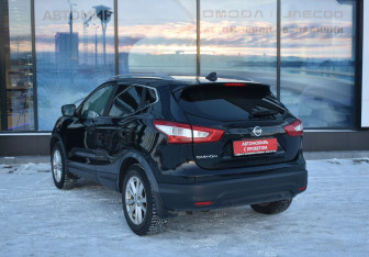 Подержанный автомобиль Nissan Qashqai 2017 года (7 фото)