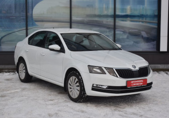 Подержанный автомобиль Skoda Octavia Liftback 2018 года (3 фото)