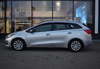 Подержанный автомобиль Kia Ceed Wagon 2018 года (8 фото)