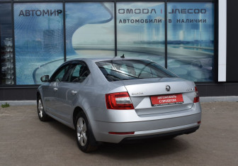 Подержанный автомобиль Skoda Octavia Liftback 2020 года (7 фото)