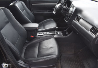 Подержанный автомобиль Mitsubishi Outlander 2014 года (10 фото)