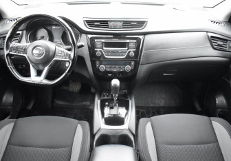 Подержанный автомобиль Nissan Qashqai 2020 года (12 фото)