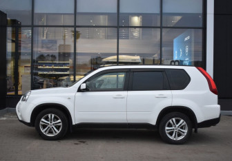 Подержанный автомобиль Nissan X-Trail 2014 года (8 фото)