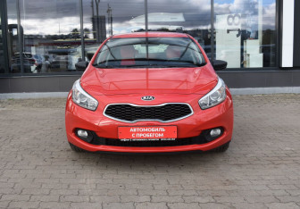 Подержанный автомобиль Kia Ceed Hatchback 2015 года (2 фото)