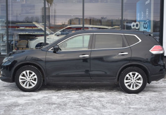 Подержанный автомобиль Nissan X-Trail 2017 года (8 фото)
