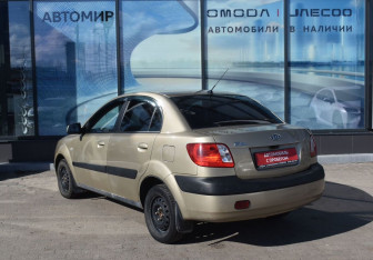 Подержанный автомобиль Kia Rio Sedan 2009 года (7 фото)
