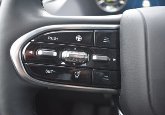 Подержанный автомобиль Omoda C5 2024 года (14 фото)