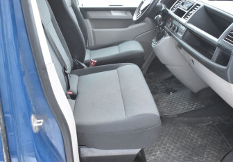 Подержанный автомобиль Volkswagen Transporter Van 2016 года (10 фото)