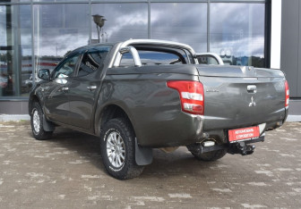 Подержанный автомобиль Mitsubishi L200 2015 года (7 фото)