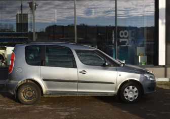 Подержанный автомобиль Skoda Roomster 2011 года (4 фото)