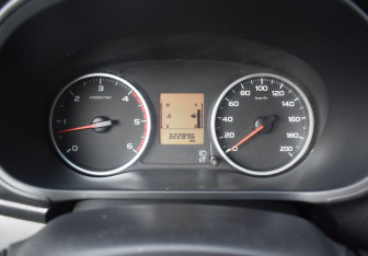 Подержанный автомобиль Mitsubishi L200 2015 года (13 фото)