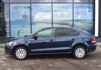 Подержанный автомобиль Volkswagen Polo Sedan 2014 года (8 фото)