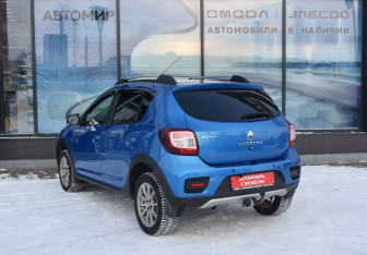 Подержанный автомобиль Renault Sandero 2018 года (7 фото)