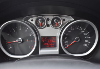 Подержанный автомобиль Ford Focus Hatchback 2011 года (13 фото)