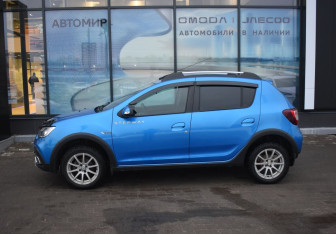 Подержанный автомобиль Renault Sandero 2018 года (8 фото)