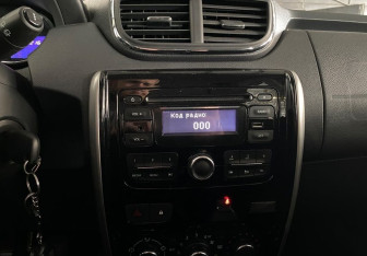 Подержанный автомобиль Nissan Terrano 2017 года (13 фото)