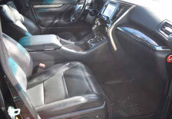 Подержанный автомобиль Toyota Alphard 2019 года (11 фото)