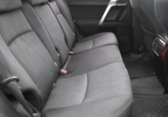 Подержанный автомобиль Toyota Land Cruiser Prado 2015 года (11 фото)